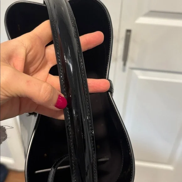 Yves Saint Laurent Black Patent Leather Women's bucket bag - Picture 8 of 8